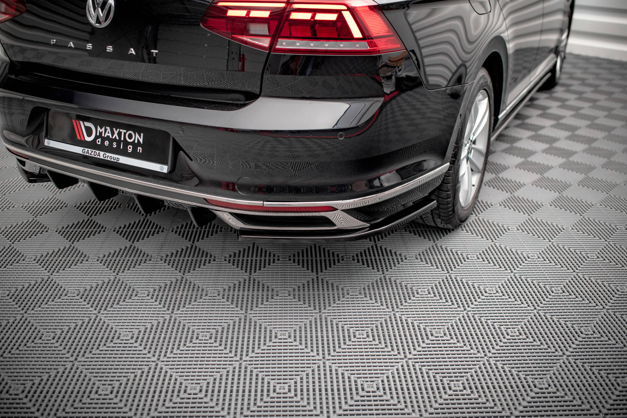 Maxton Design Heck Ansatz Flaps Diffusor für Volkswagen Passat B8 Facelift schwarz Hochglanz