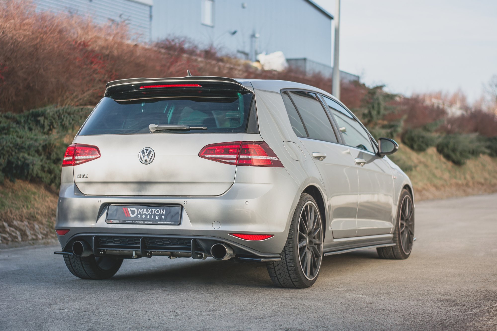 Maxton Design Seitenschweller Ansatz für V.2 für VW Golf 7 GTI (verengen) schwarz Hochglanz
