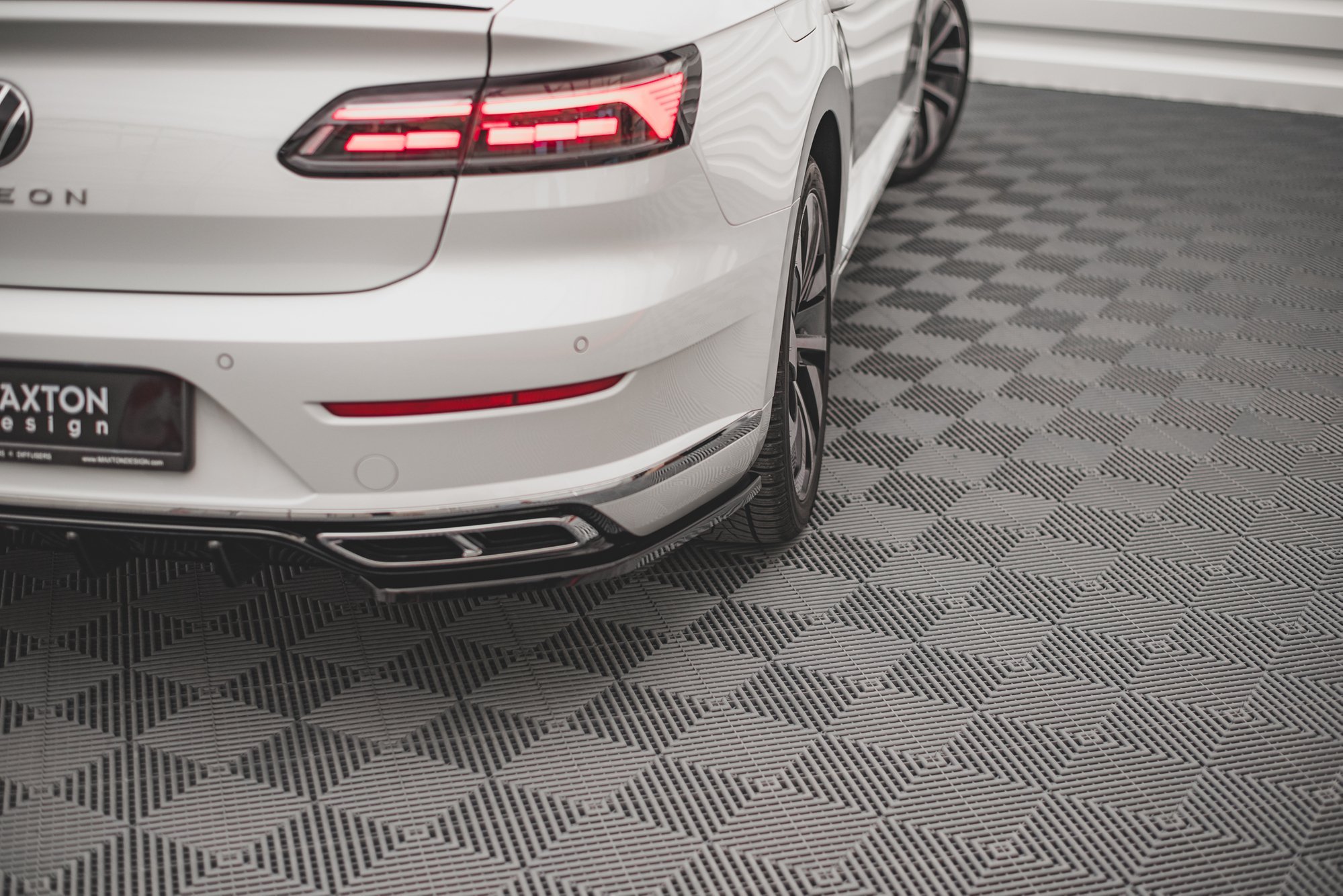 Maxton Design Heck Ansatz Flaps Diffusor für Volkswagen Arteon R-Line Facelift schwarz Hochglanz