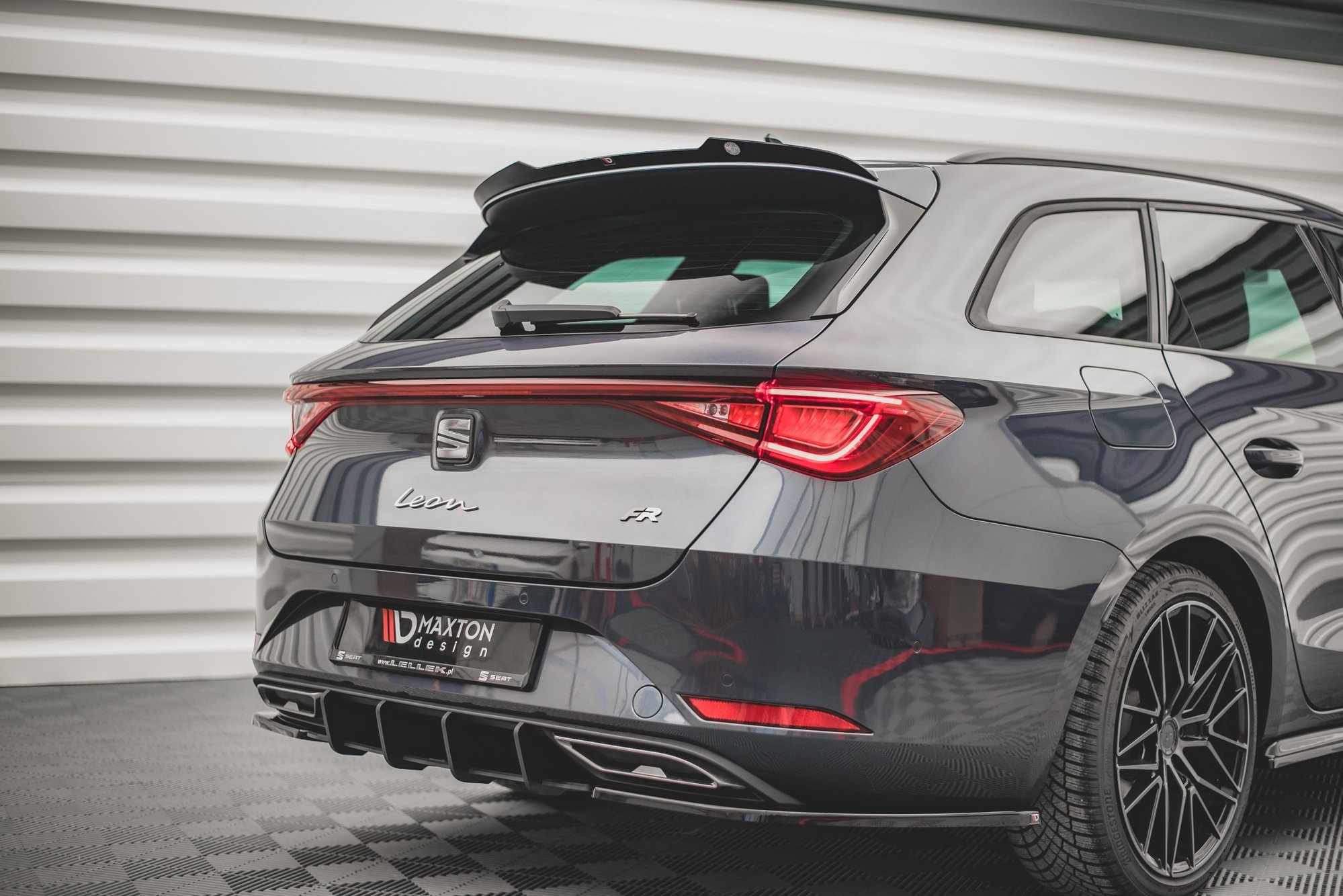 Maxton Design Spoiler CAP für Seat Leon FR ST Mk4 schwarz Hochglanz