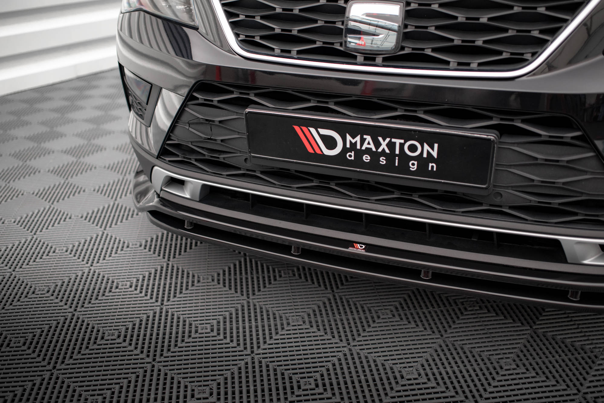 Maxton Design Front Ansatz für Seat Ateca Mk1 schwarz Hochglanz