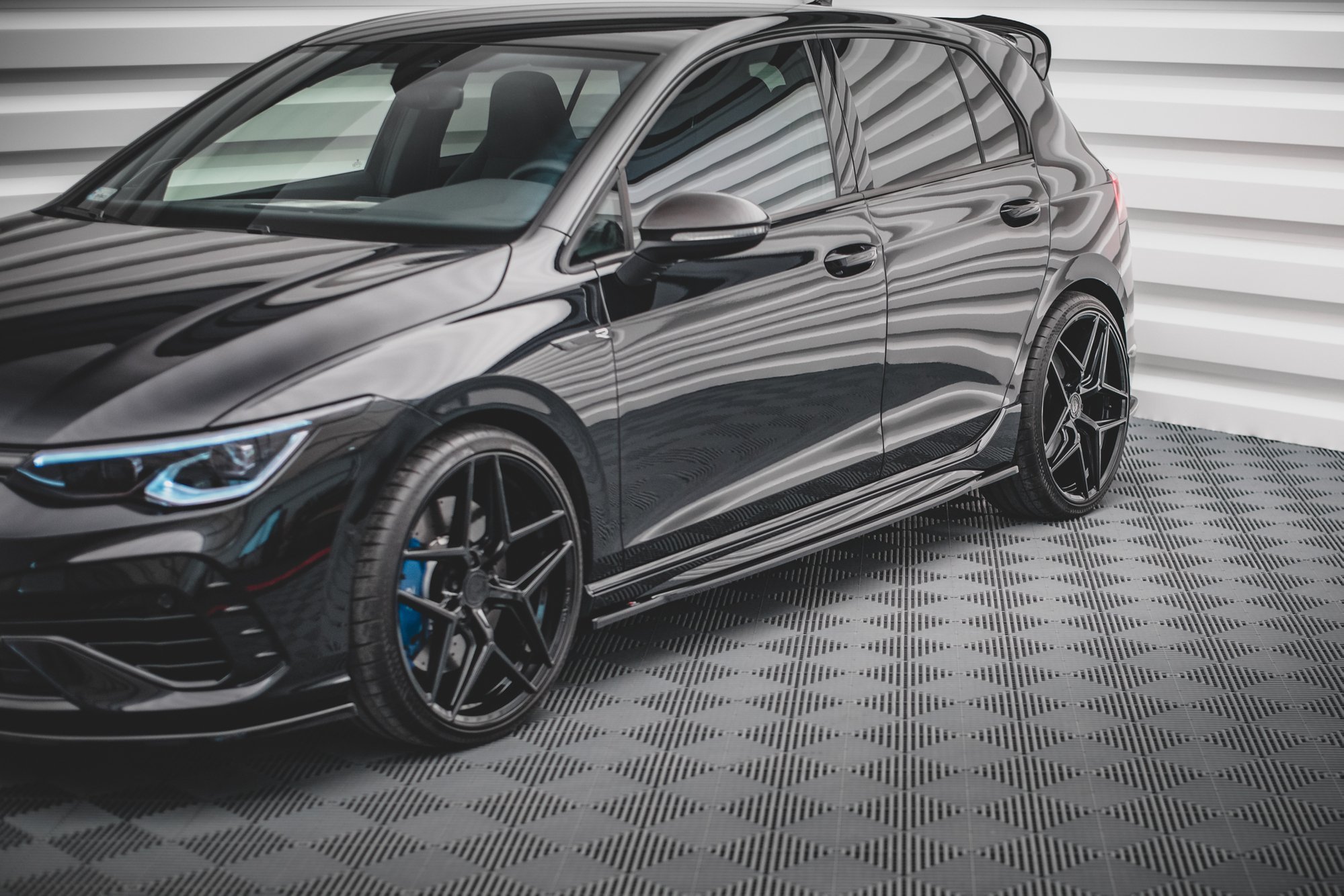 Maxton Design Seitenschweller Ansatz für V.1 für Volkswagen Golf R Mk8 schwarz Hochglanz