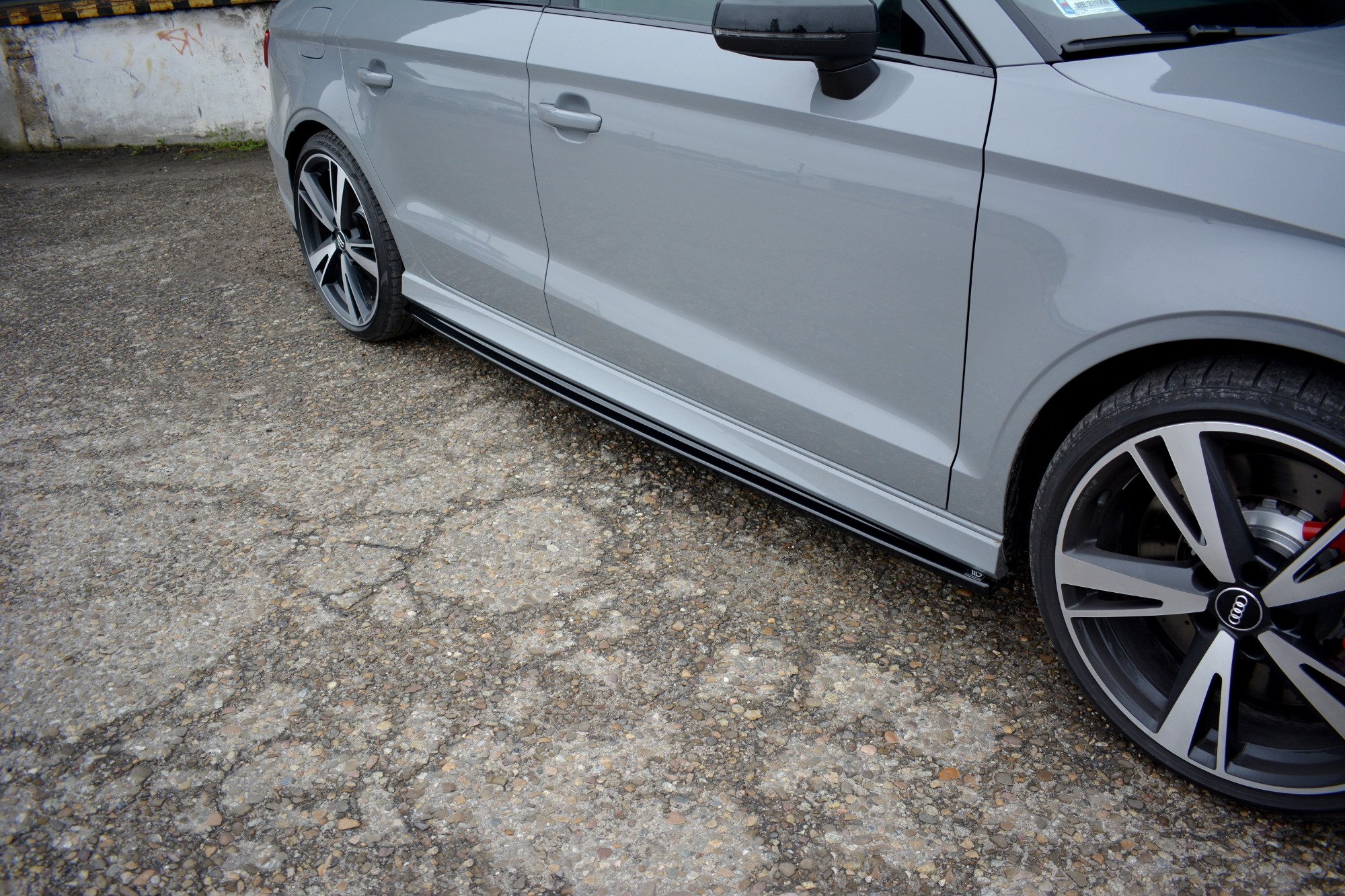 Maxton Design Seitenschweller Ansatz für Audi RS3 8V FL Limousine schwarz Hochglanz