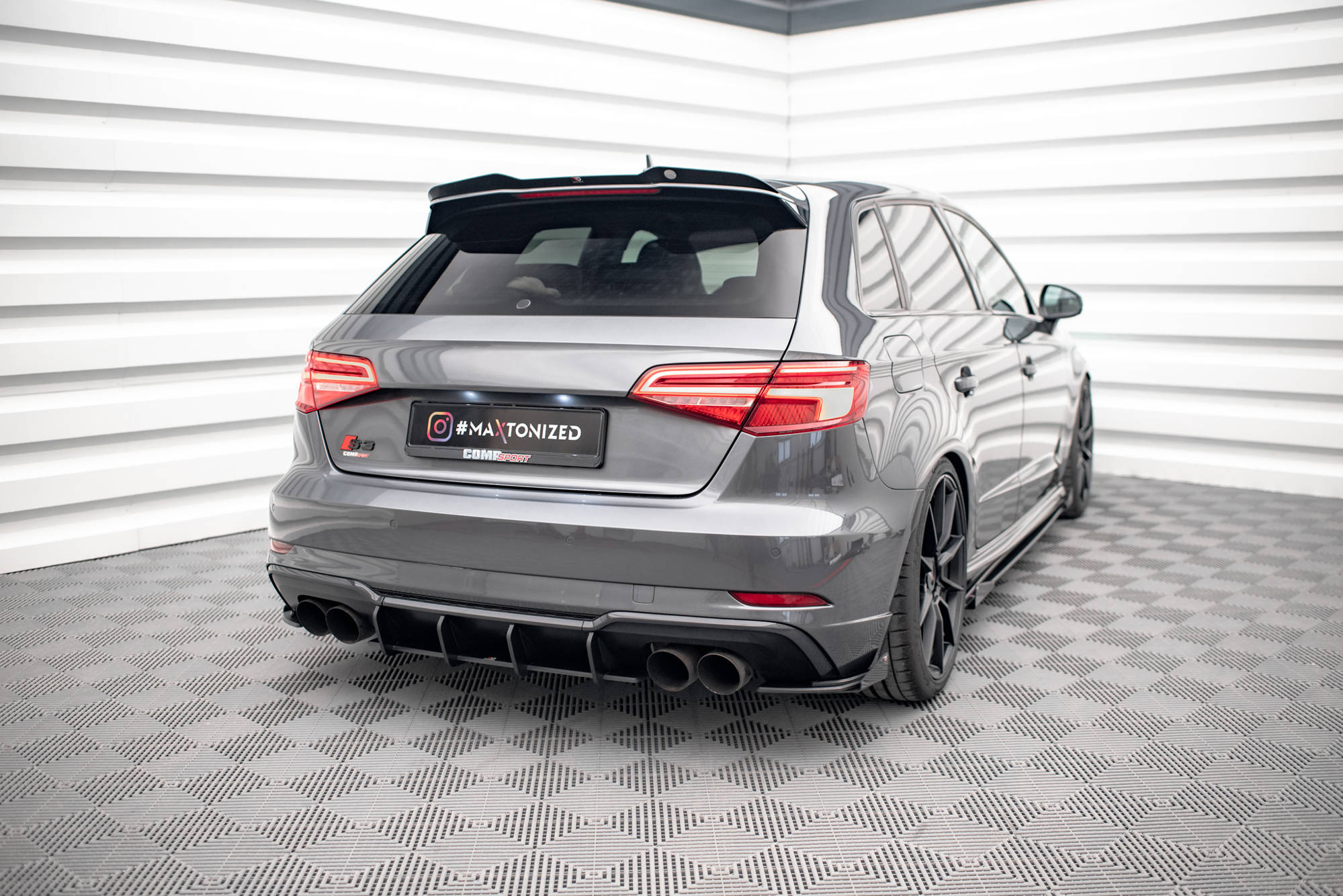 Maxton Design Hintere Seiten Flaps für Audi S3 Sportback 8V Facelift schwarz Hochglanz