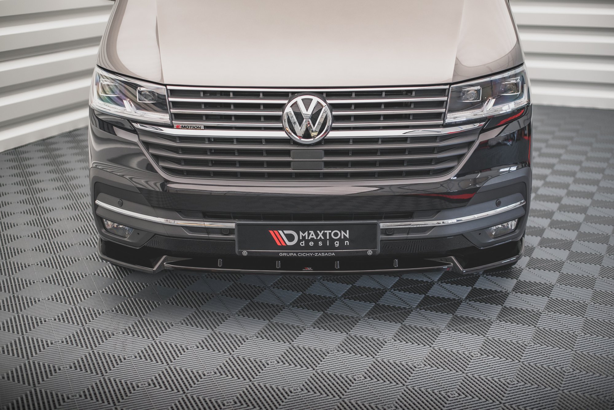 Maxton Design Front Ansatz V.1 für Volkswagen T6 Facelift schwarz Hochglanz