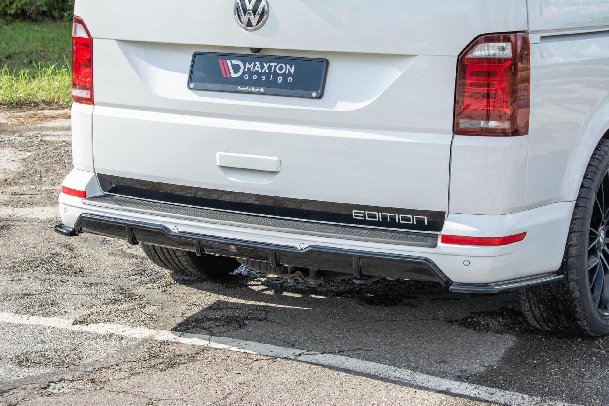 Maxton Design Heck Ansatz Flaps Diffusor für Volkswagen T6 schwarz Hochglanz