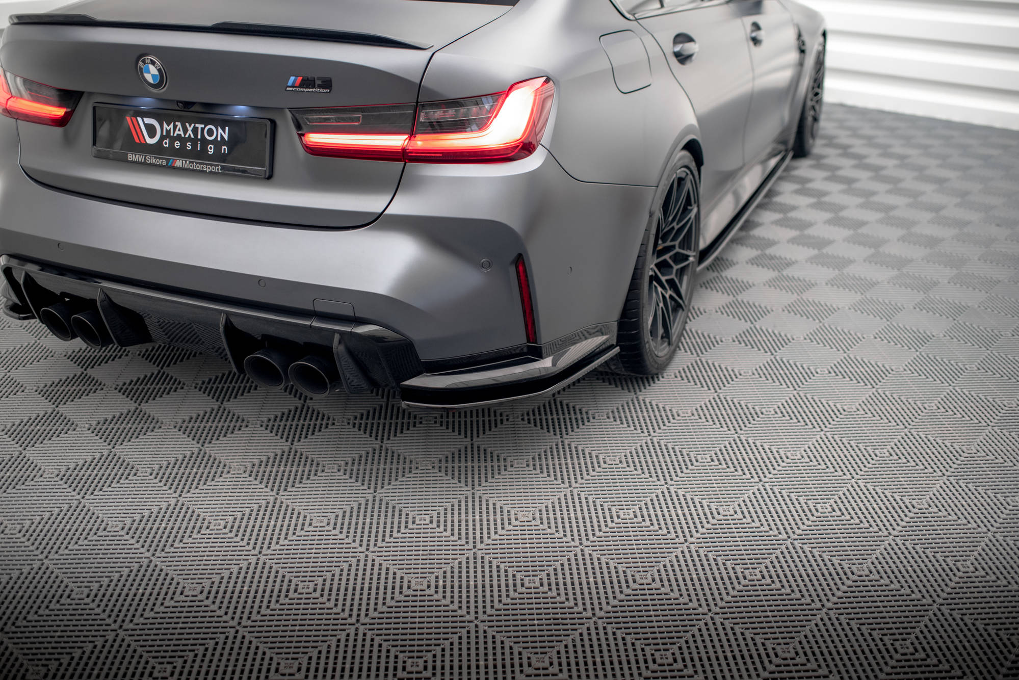 Maxton Design Heck Ansatz Flaps Diffusor V.1 für BMW M3 G80 schwarz Hochglanz