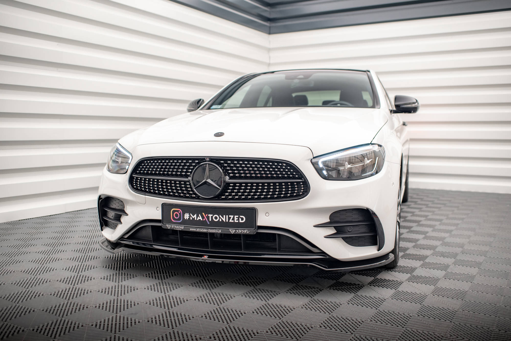 Maxton Design Front Ansatz V.1 für Mercedes-Benz E AMG-Line W213 Facelift schwarz Hochglanz