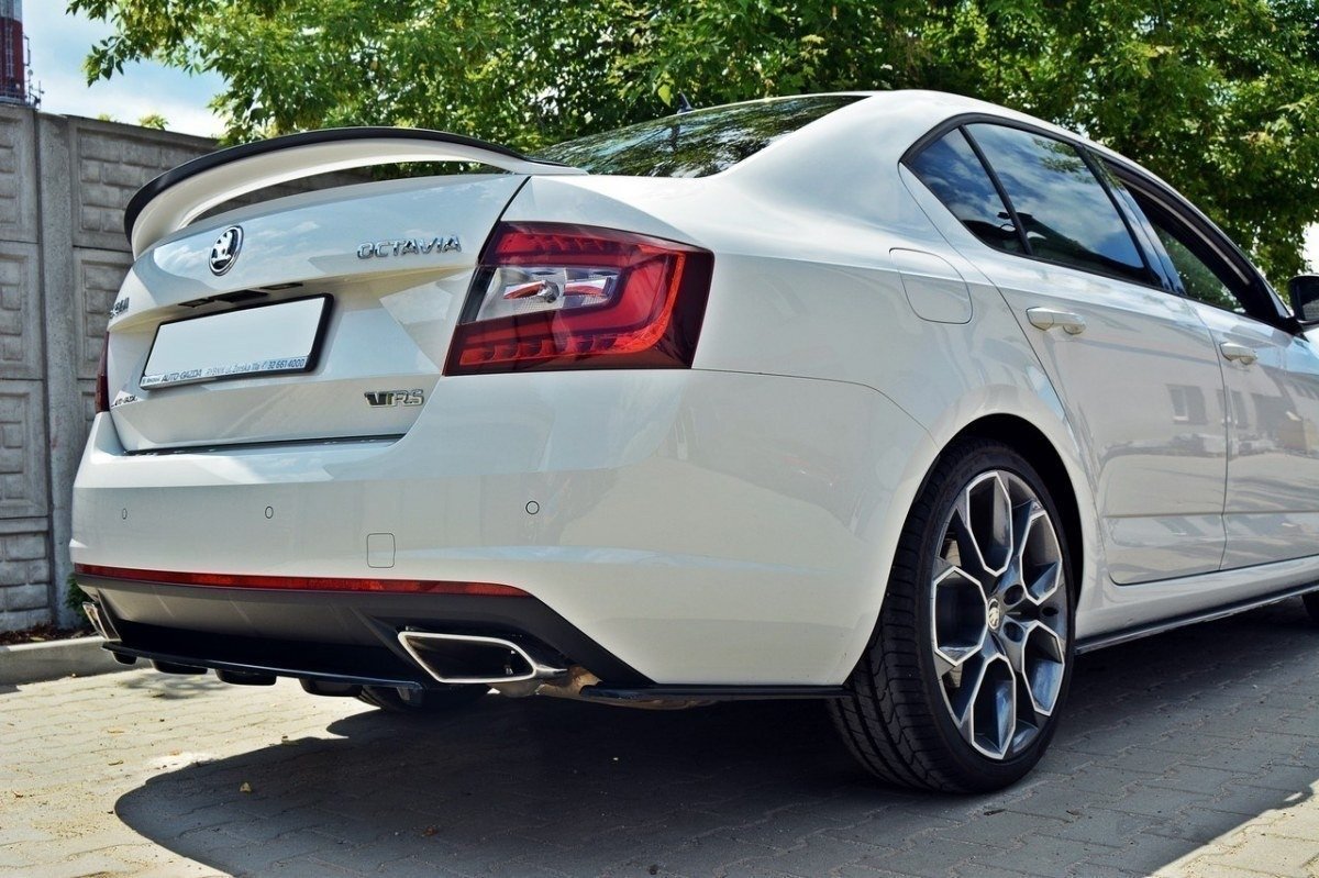 Maxton Design Mittlerer Diffusor Heck Ansatz für Skoda Octavia RS Mk3 / Mk3 FL Hatchback / Kombi schwarz Hochglanz