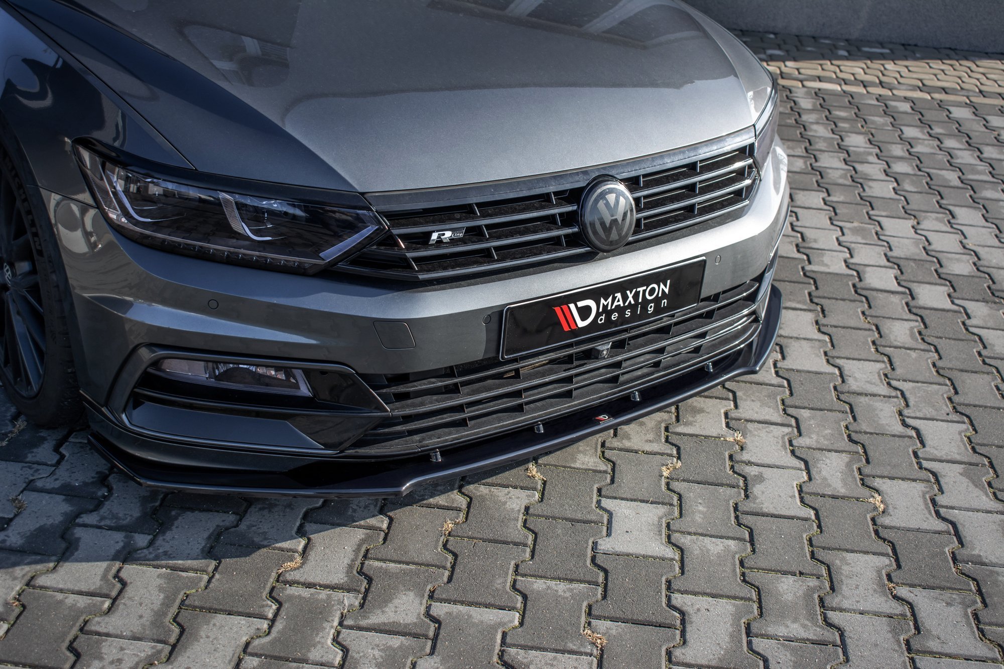 Maxton Design Front Ansatz V.1 für Volkswagen Passat R-Line B8 schwarz Hochglanz