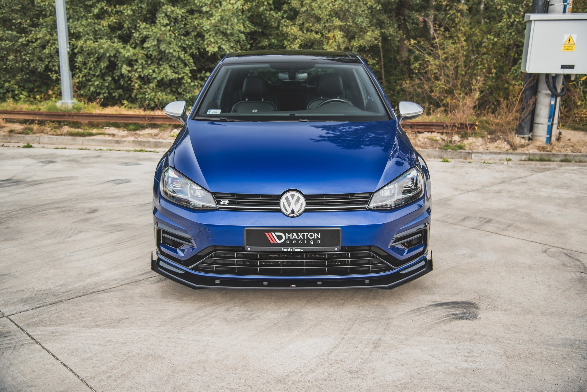 Maxton Design Robuste Racing Front Ansatz für passend +Flaps für VW Golf 7 R / R-Line Facelift schwarz Hochglanz