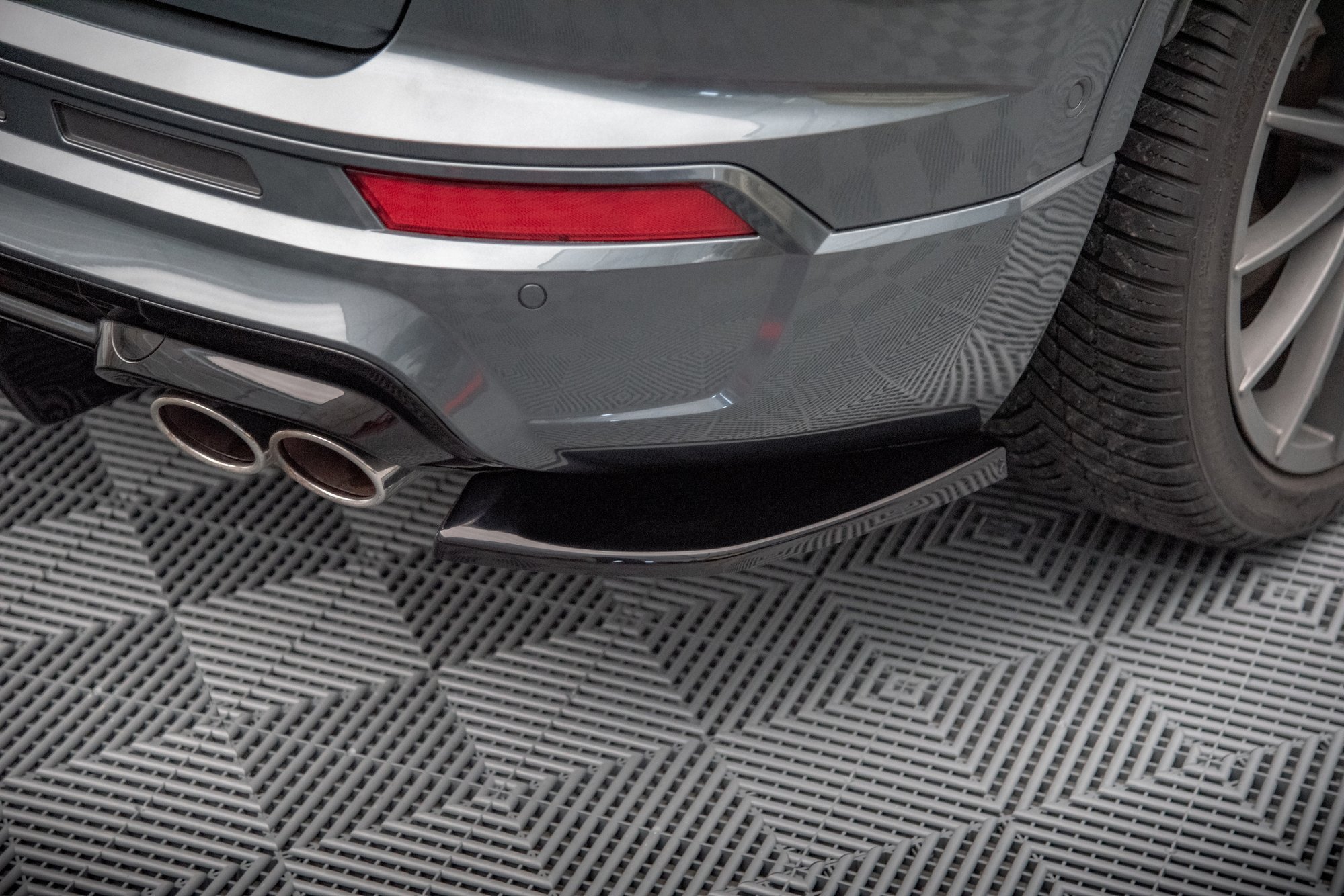 Maxton Design Heck Ansatz Flaps Diffusor für Cupra Ateca schwarz Hochglanz