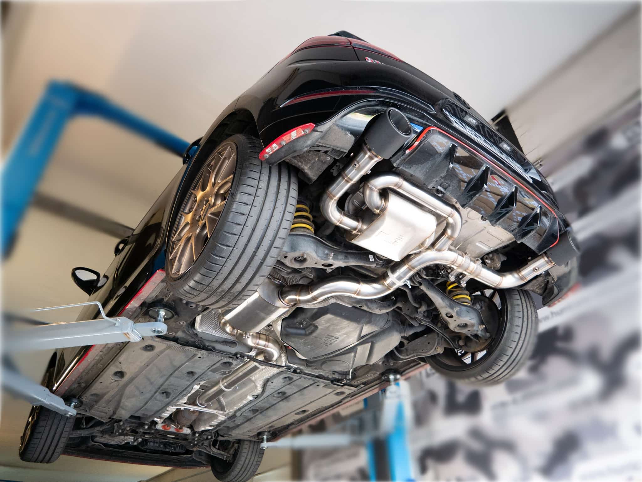 Hurricane 3,5" Auspuffanlage für VW Golf GTI 7.5 Performance FL V3 Hurricane 3,5" Auspuffanlage für VW Golf GTI 7.5 Performance FL V3
