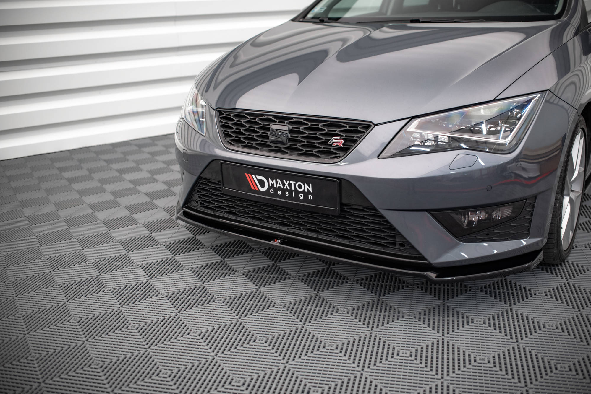 Maxton Design Front Ansatz V.2 für Seat Leon FR / Cupra Mk3 schwarz Hochglanz