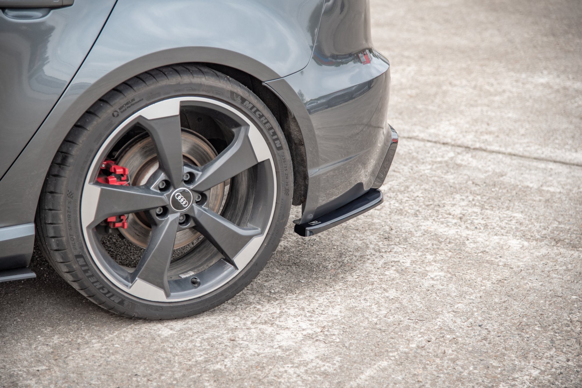 Maxton Design Heck Ansatz Flaps Diffusor V.2 für Audi RS3 8V Sportback schwarz Hochglanz