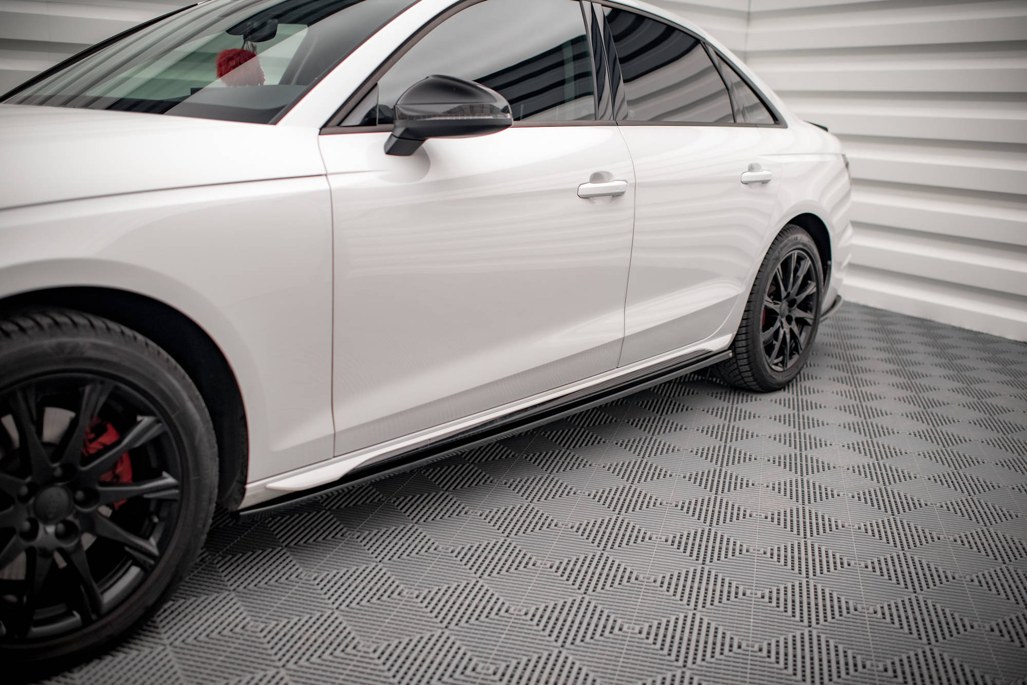 Maxton Design Seitenschweller Ansatz für Audi A4 B9 Facelift schwarz Hochglanz