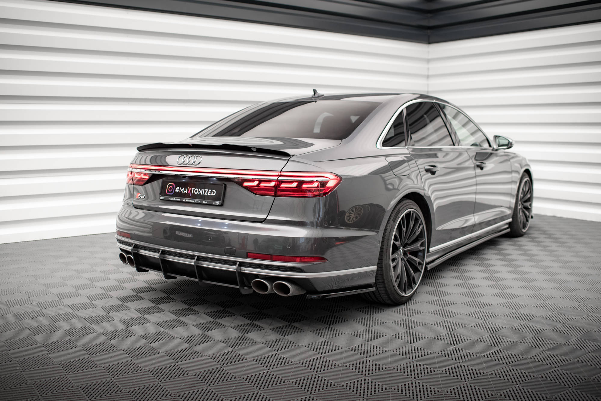Maxton Design Street Pro Heckschürze für Audi S8 D5