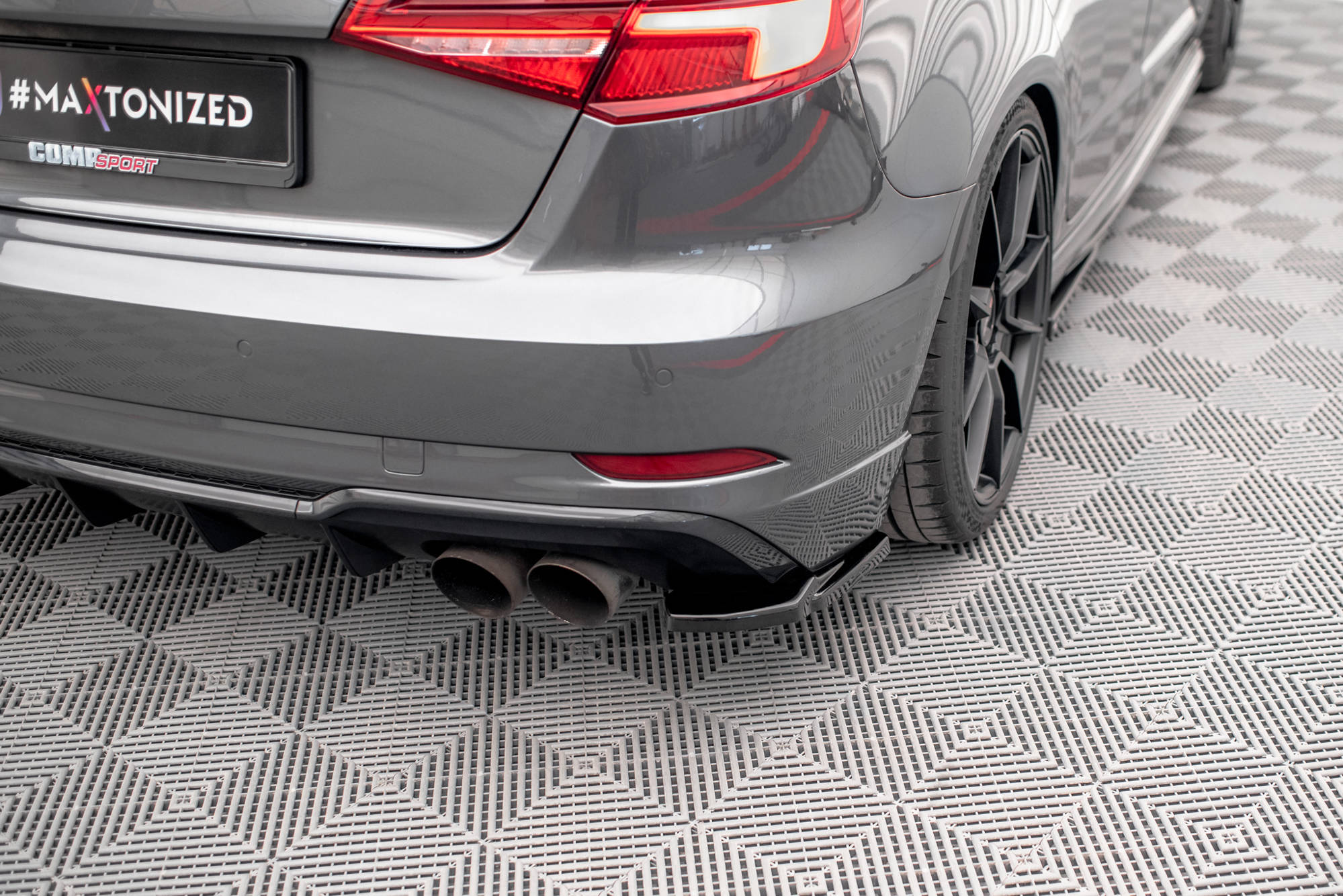 Maxton Design Heck Ansatz Flaps Diffusor für Audi S3 Sportback 8V Facelift schwarz Hochglanz