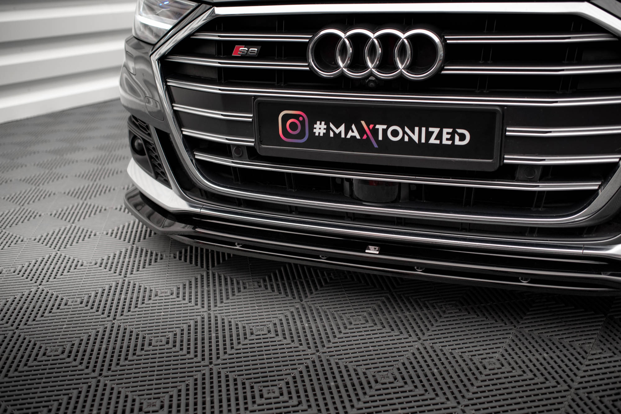 Maxton Design Front Ansatz V.1 für Audi S8 D5 schwarz Hochglanz