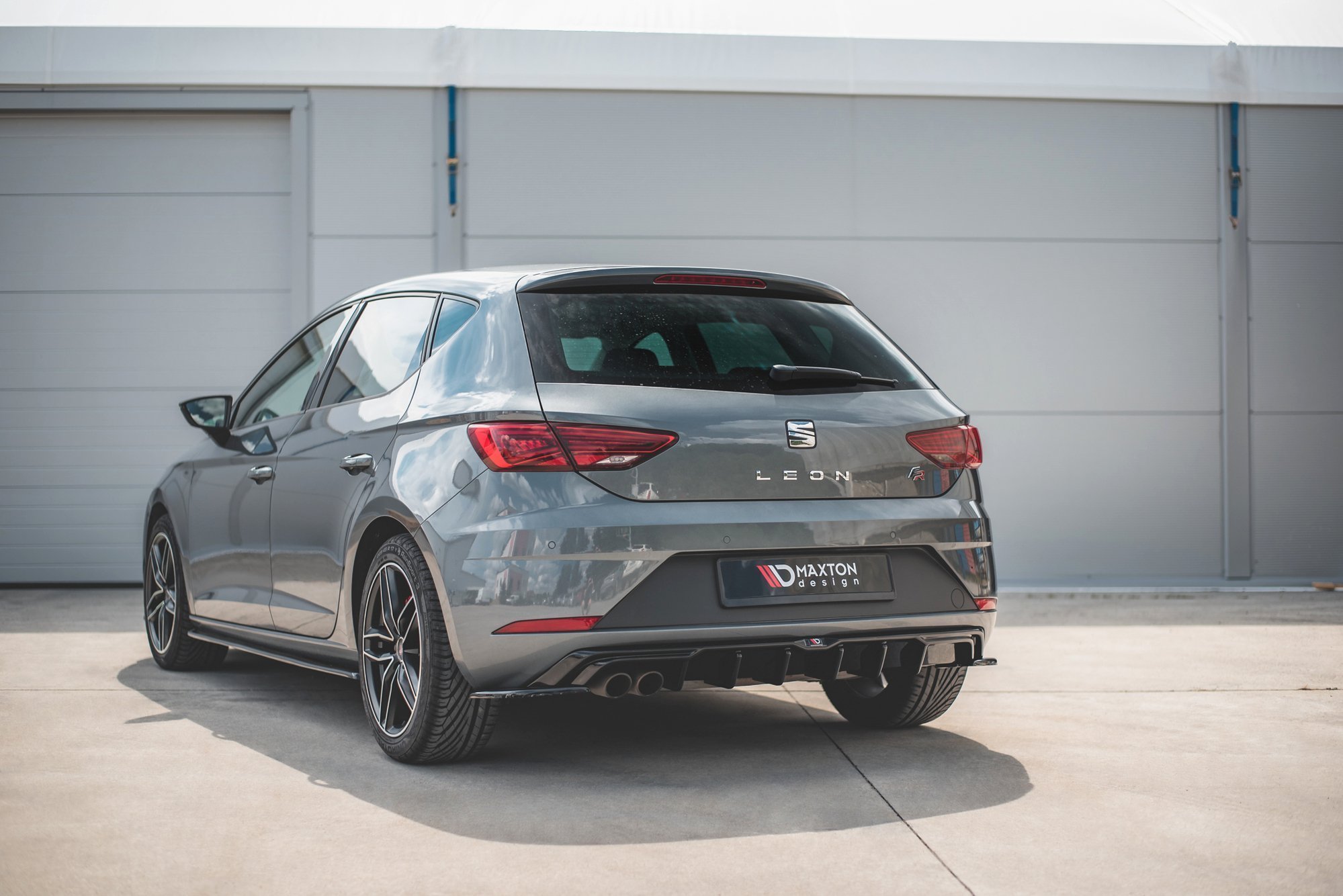 Maxton Design Heck Ansatz Flaps Diffusor für SEAT Leon Mk3 FR Facelift schwarz Hochglanz