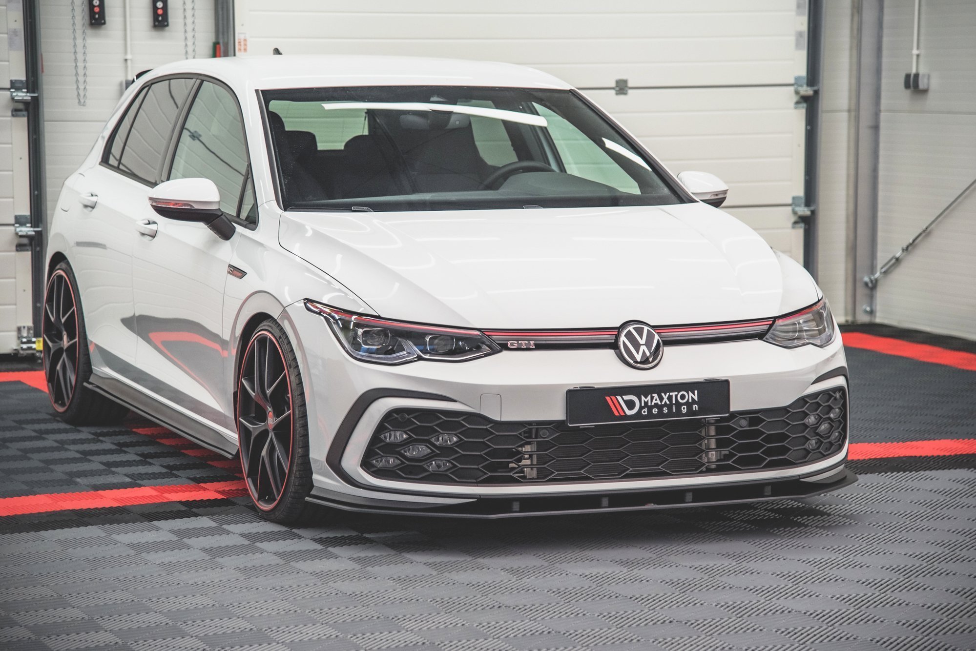 Maxton Design Robuste Racing Front Ansatz für passend für Volkswagen Golf 8 GTI