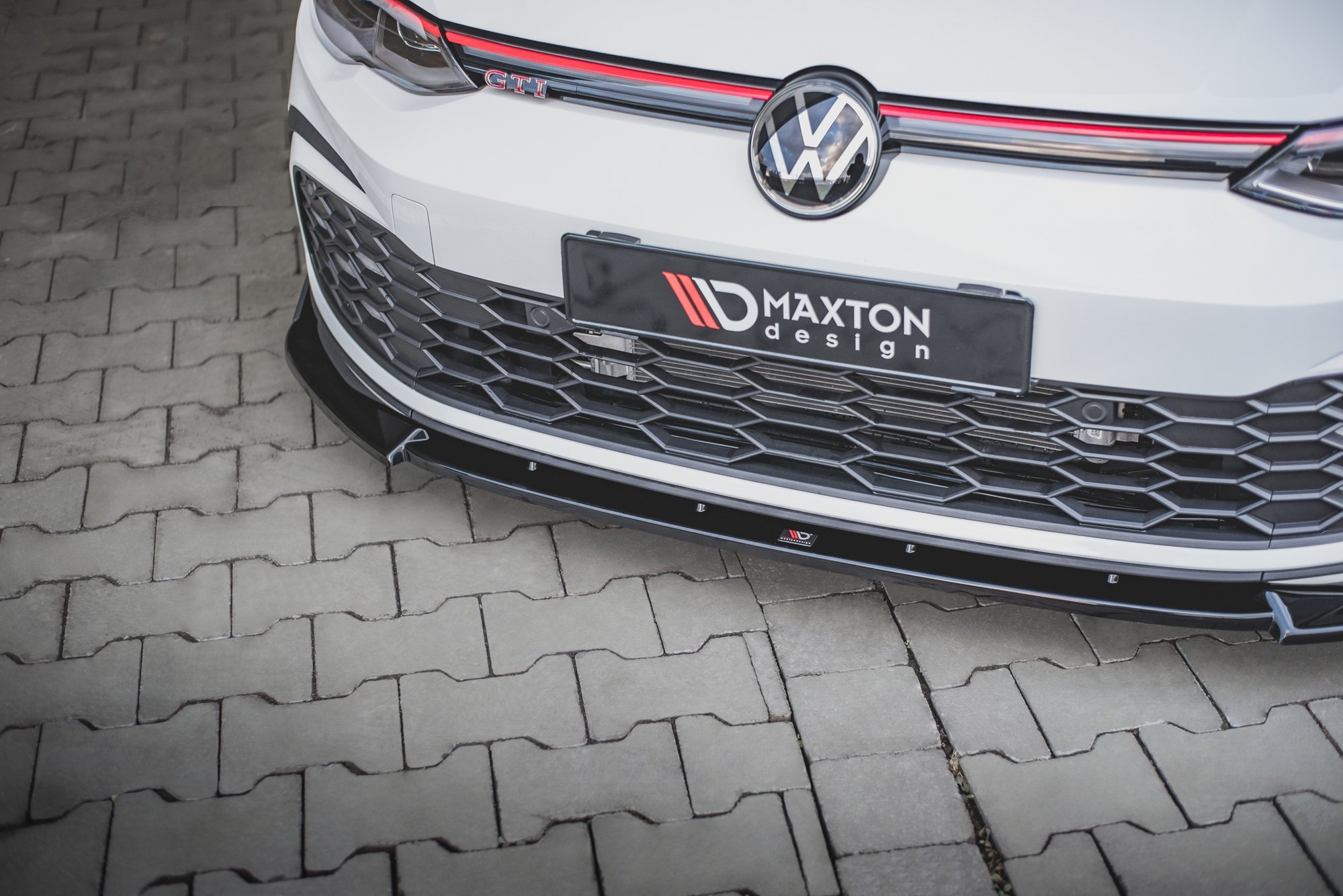 Maxton Design Front Ansatz V.3 +Flaps für Volkswagen Golf 8 GTI