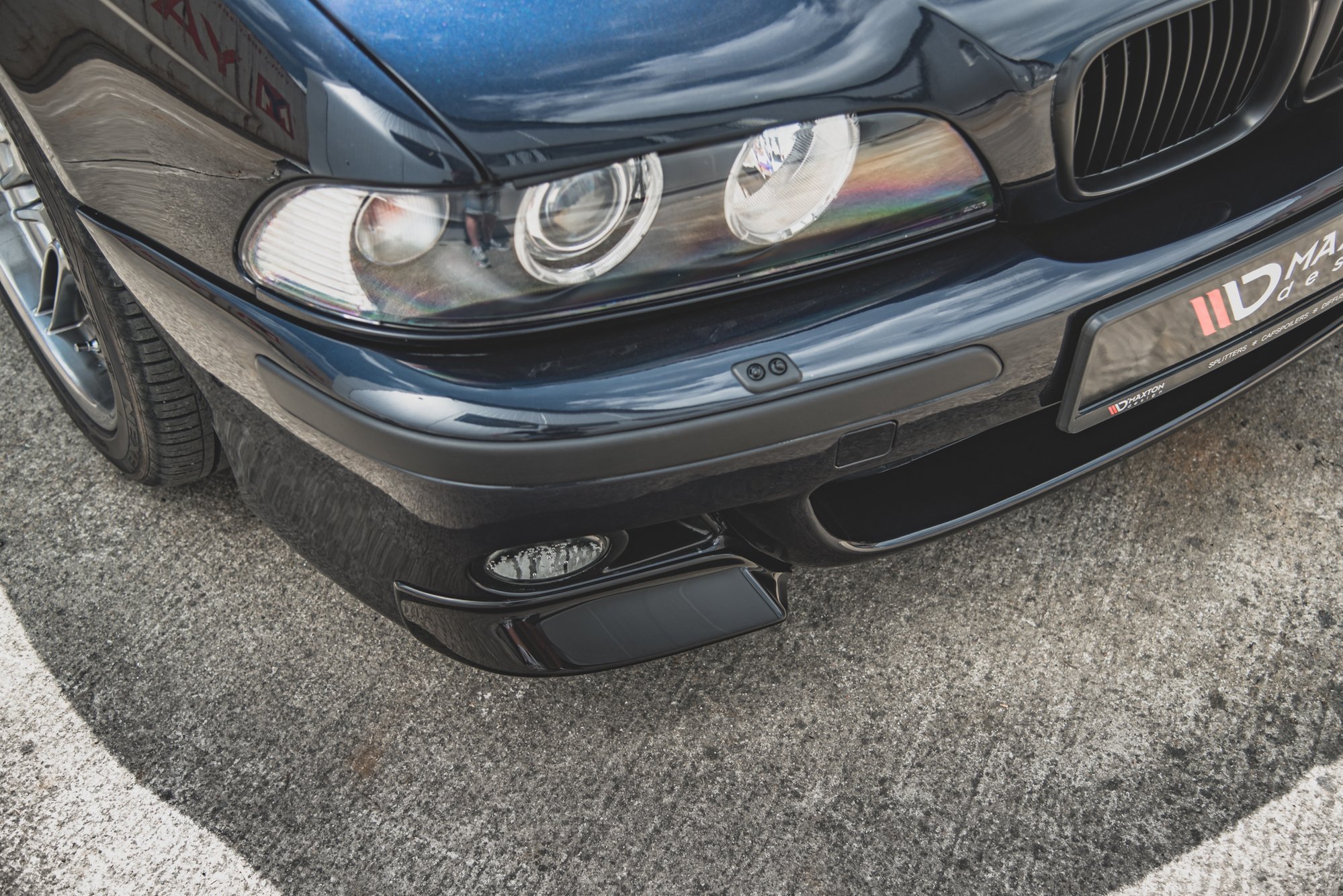 Maxton Design Front Ansatz für Seite BMW M5  / 5 M-Paket E39 schwarz Hochglanz