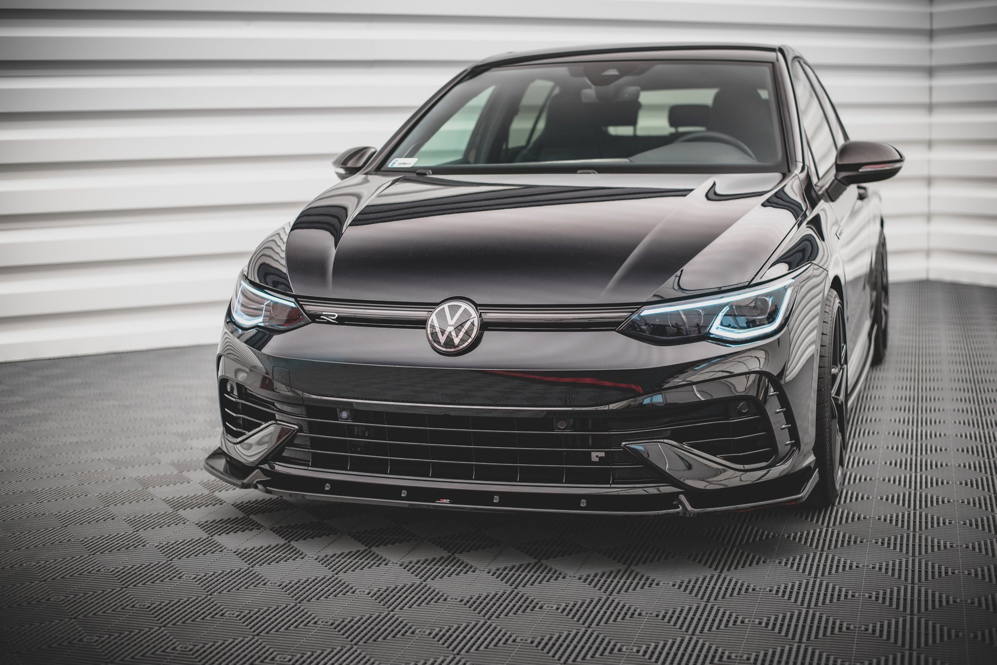 Maxton Design Front Ansatz V.2 für Volkswagen Golf R Mk8 schwarz Hochglanz