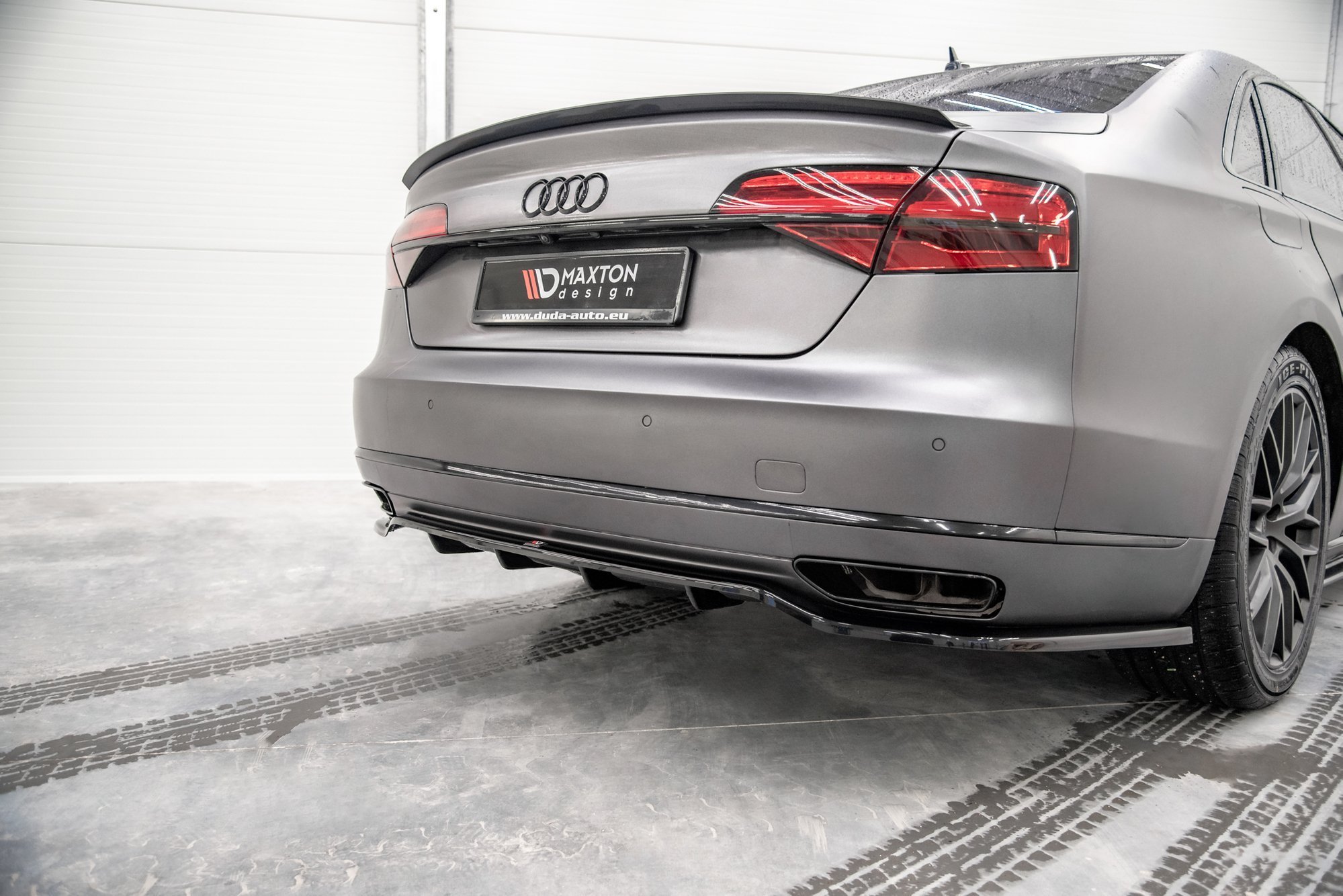 Maxton Design Mittlerer Diffusor Heck Ansatz DTM Look für Audi A8 D4 Facelift schwarz Hochglanz