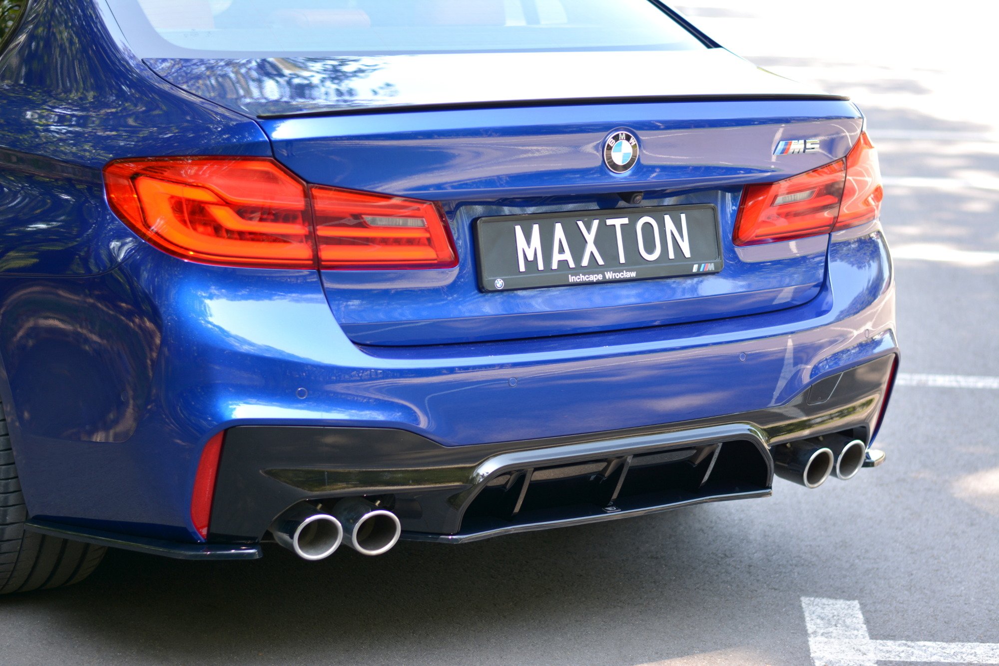 Maxton Design Mittlerer Diffusor Heck Ansatz für BMW M5 F90 schwarz Hochglanz