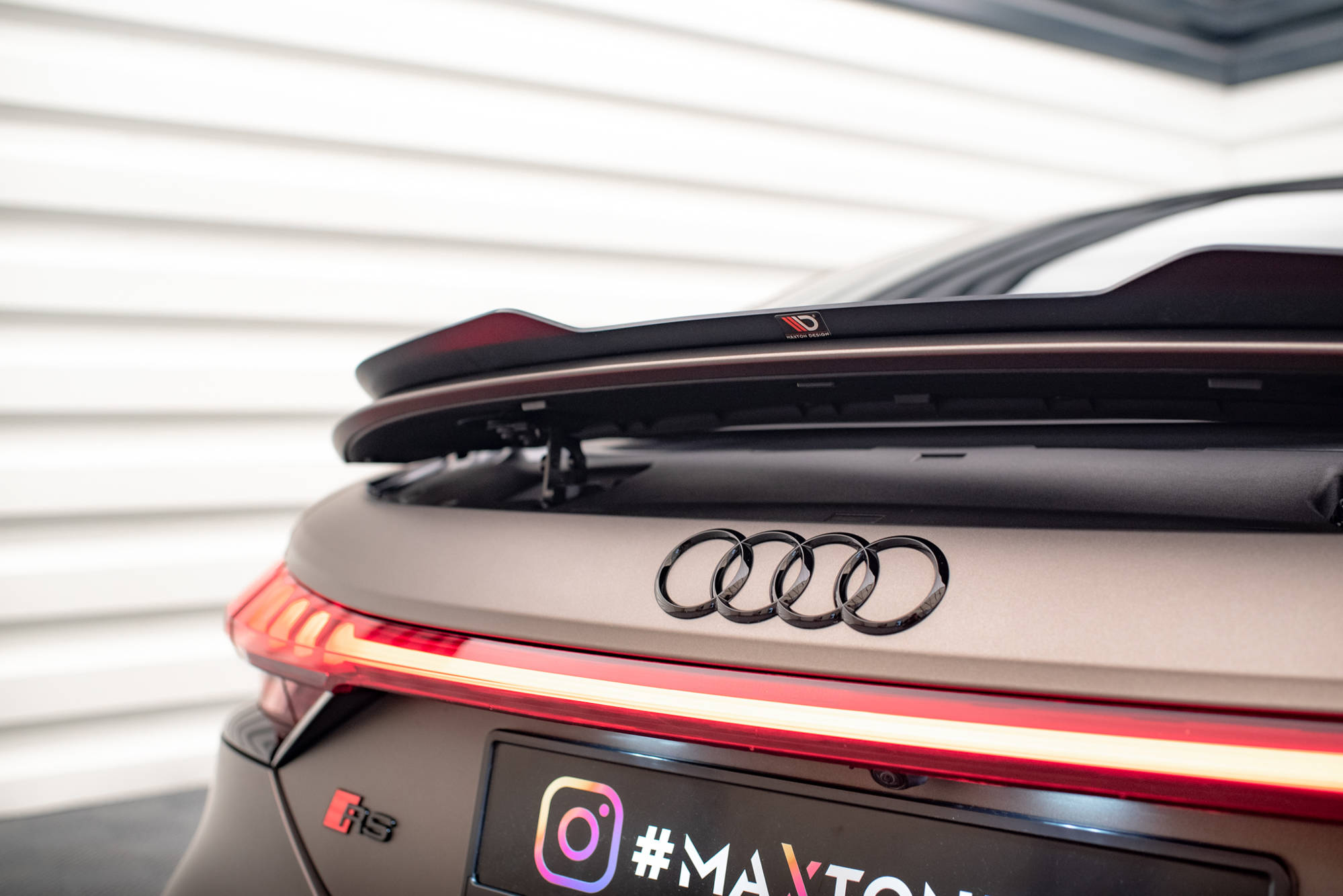 Maxton Design Spoiler CAP für Audi e-Tron GT / RS GT RS Mk1 schwarz Hochglanz