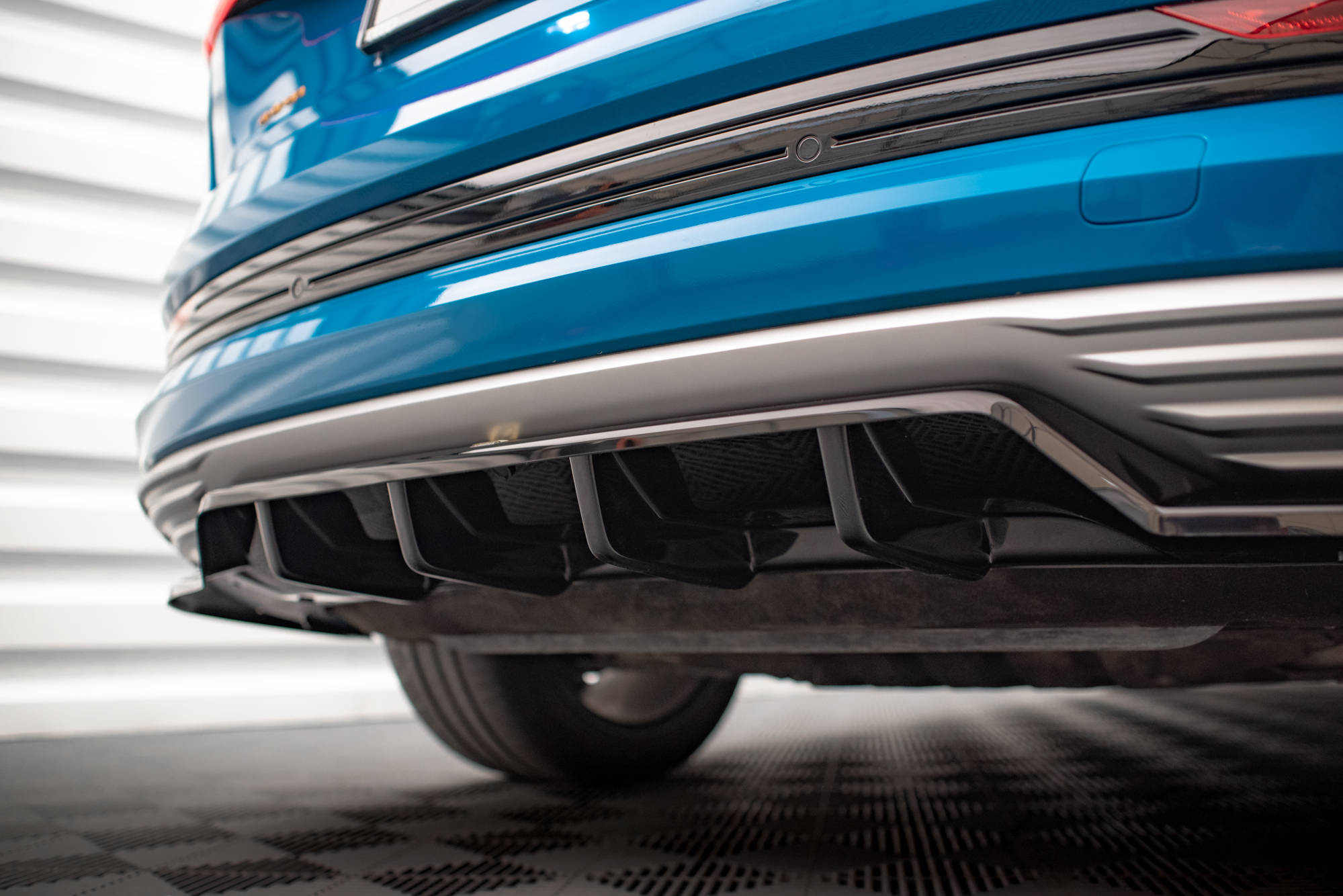 Maxton Design Mittlerer Diffusor Heck Ansatz DTM Look für Audi e-tron schwarz Hochglanz Maxton Design Mittlerer Diffusor Heck Ansatz DTM Look für Audi e-tron schwarz Hochglanz