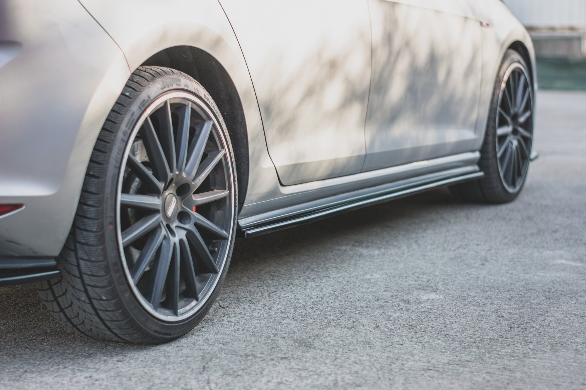 Maxton Design Seitenschweller Ansatz für V.2 für VW Golf 7 GTI (verengen) schwarz Hochglanz