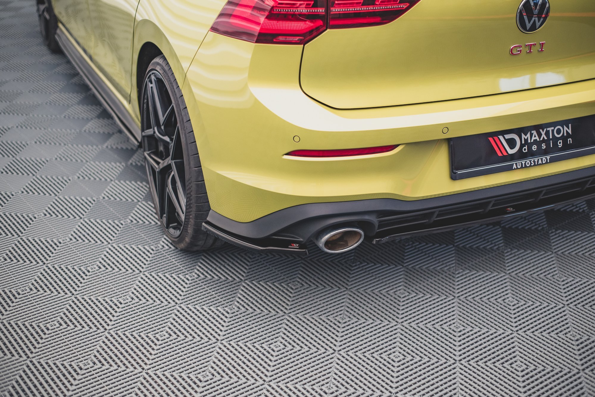 Maxton Design Heck Ansatz Flaps Diffusor V.2 für Volkswagen Golf 8 GTI Clubsport schwarz Hochglanz