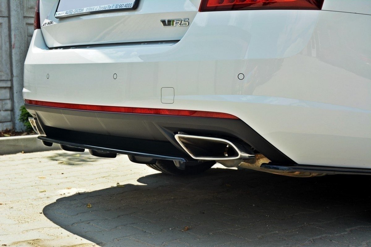Maxton Design Mittlerer Diffusor Heck Ansatz für Skoda Octavia RS Mk3 / Mk3 FL Hatchback / Kombi schwarz Hochglanz