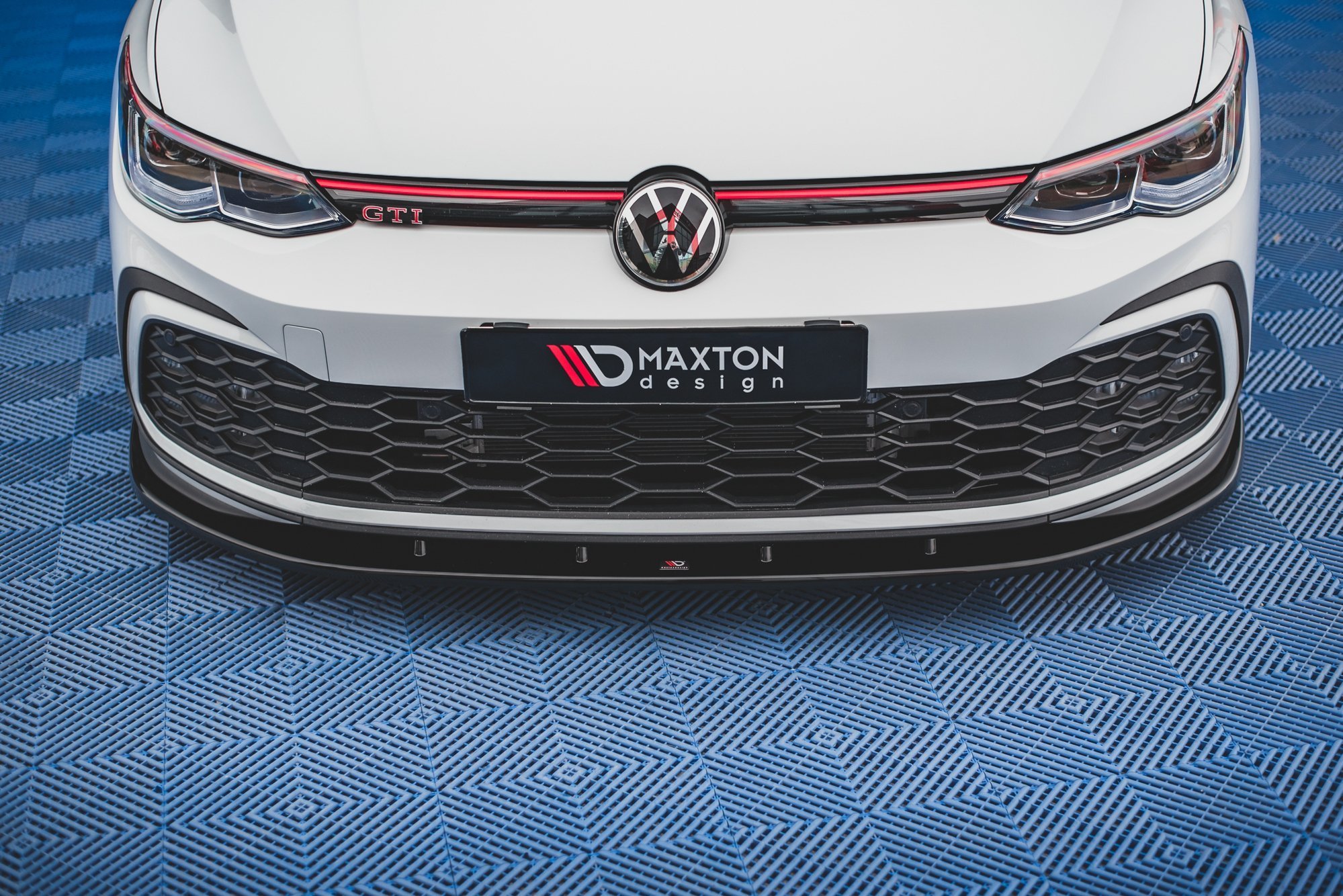 Maxton Design Front Ansatz für Volkswagen Golf 8 GTI schwarz Hochglanz