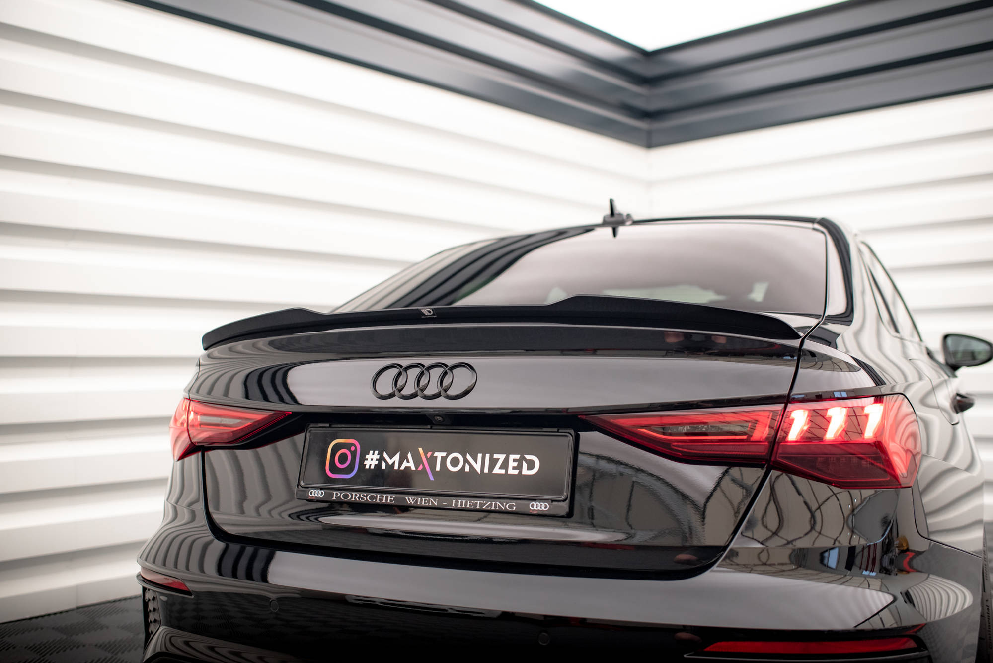 Maxton Design Spoiler CAP für Audi A3 / A3 S-Line Limousine 8Y schwarz Hochglanz