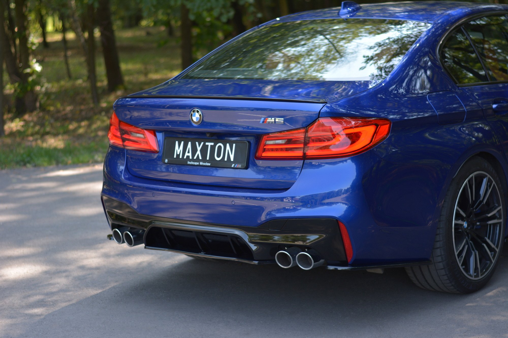 Maxton Design Mittlerer Diffusor Heck Ansatz für BMW M5 F90 schwarz Hochglanz