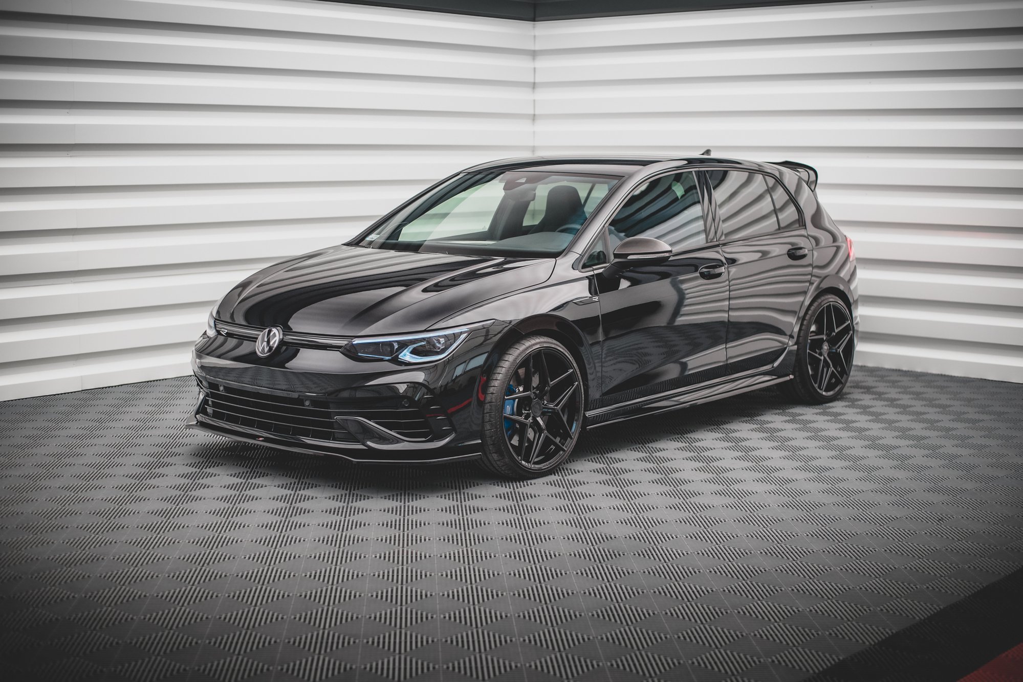 Maxton Design Front Ansatz V.3 für Volkswagen Golf R Mk8 schwarz Hochglanz