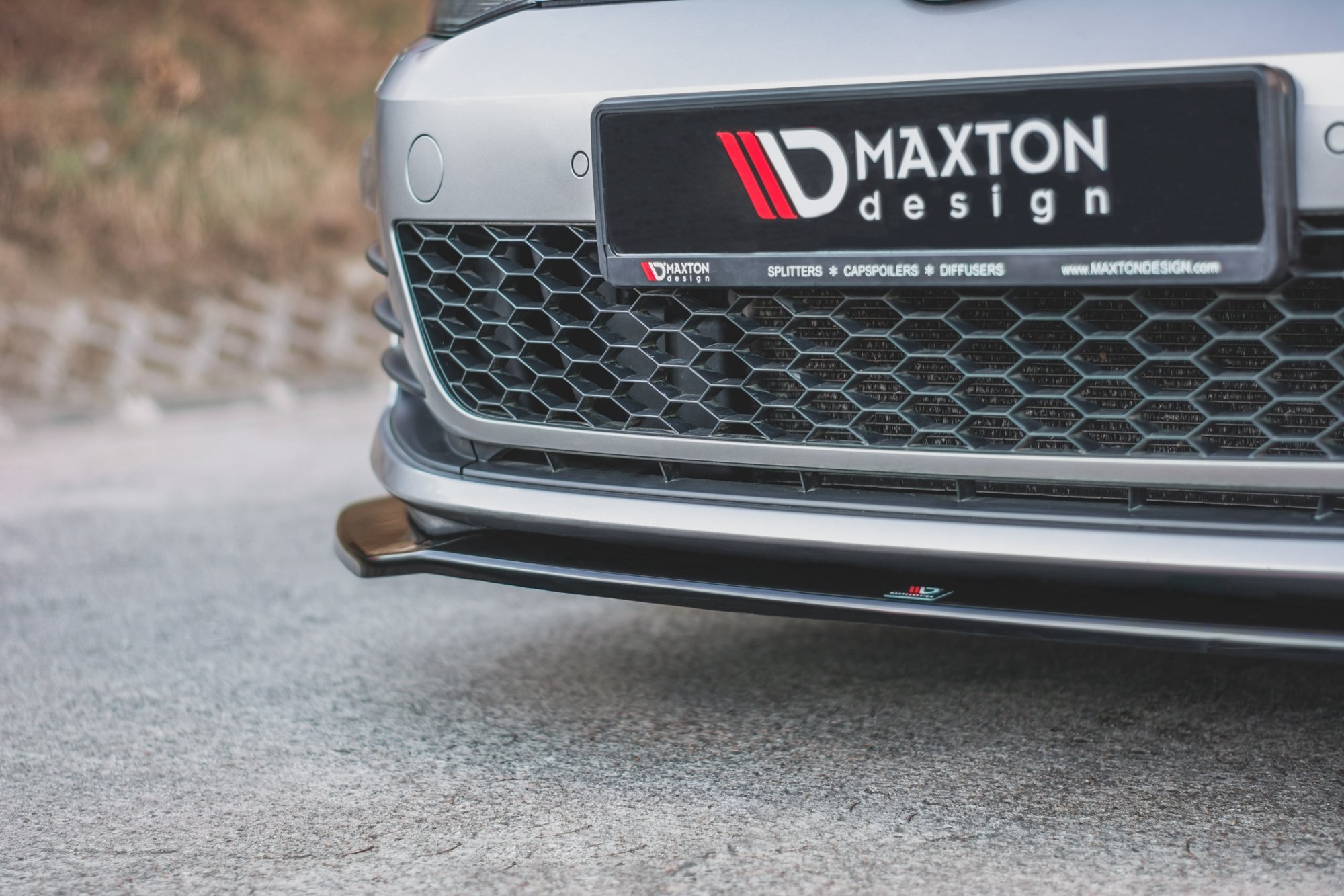 Maxton Design Front Ansatz V.2 für VW Golf 7 GTI  schwarz Hochglanz