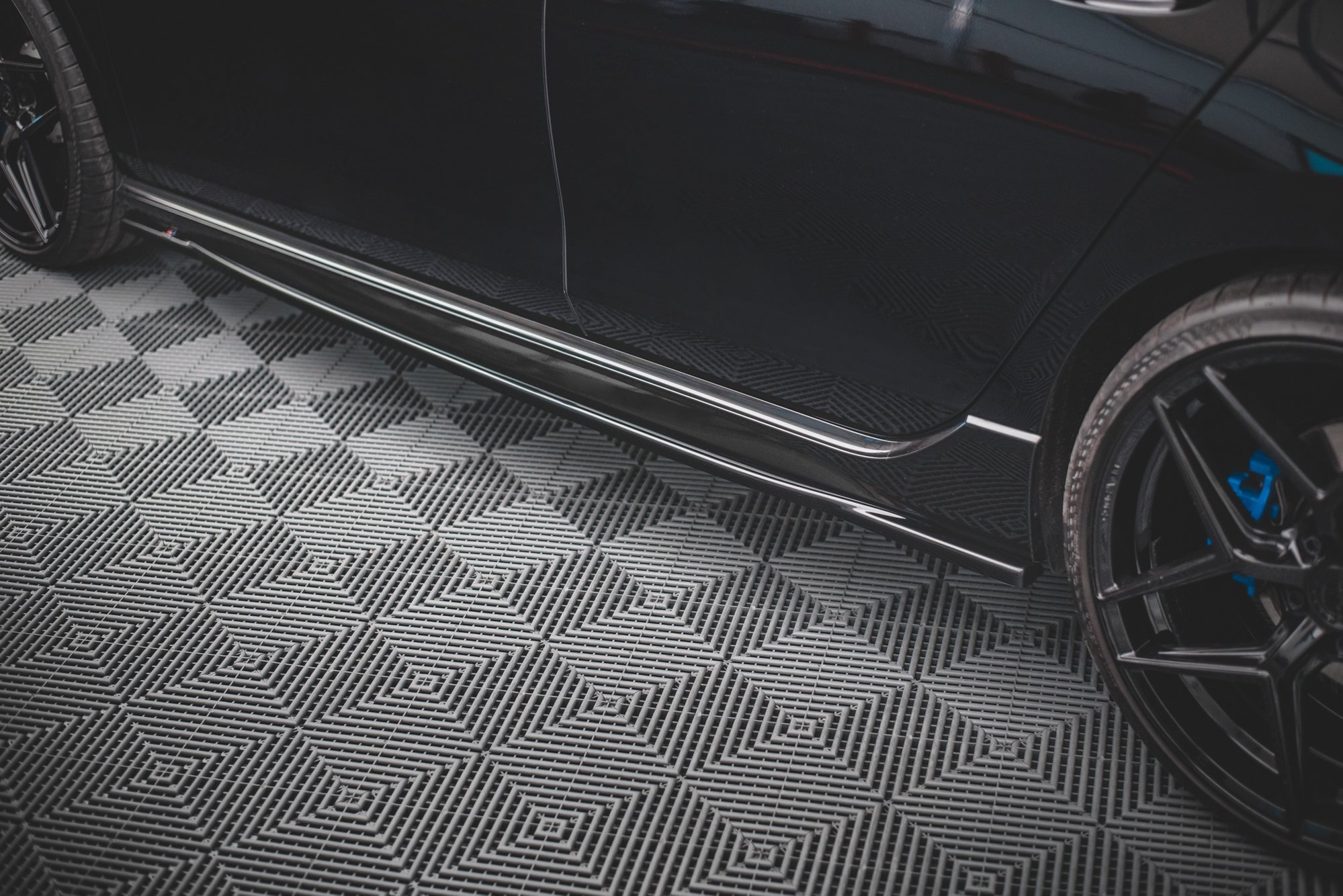 Maxton Design Seitenschweller Ansatz für V.1 für Volkswagen Golf R Mk8 schwarz Hochglanz