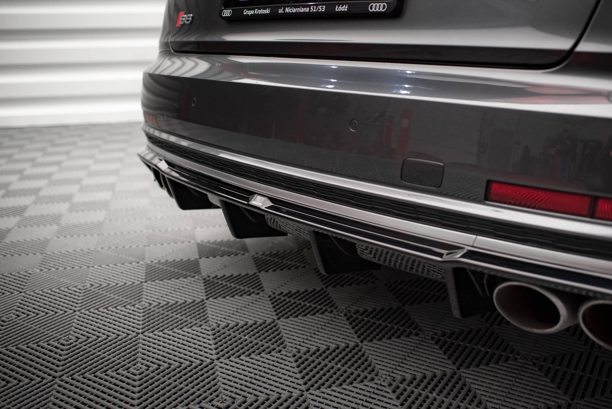 Maxton Design Diffusor Heck Ansatz für Audi S8 D5 schwarz Hochglanz
