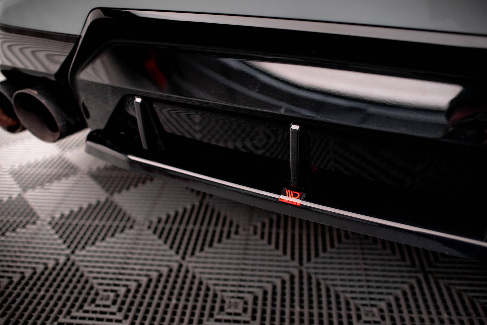 Maxton Design Mittlerer Diffusor Heck Ansatz für BMW 2 Coupe M240i G42 schwarz Hochglanz