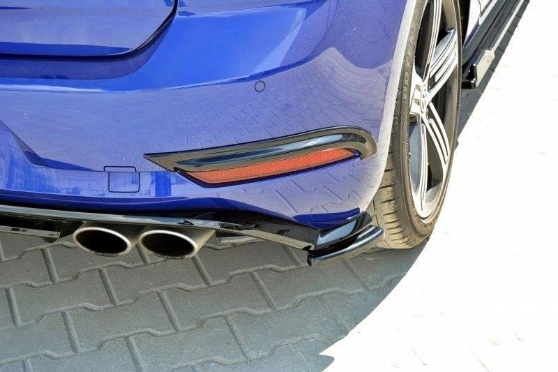 Maxton Design Hintere Rahmen Für Leuchten VW Golf 7 R / R-Line Facelift schwarz Hochglanz