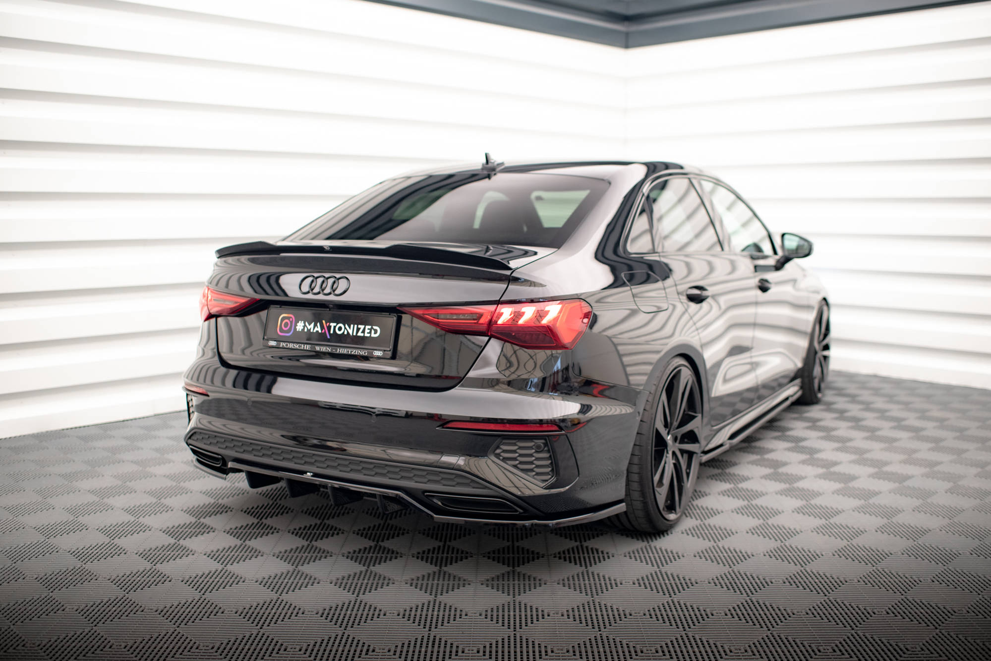 Maxton Design Spoiler CAP für Audi A3 / A3 S-Line Limousine 8Y schwarz Hochglanz
