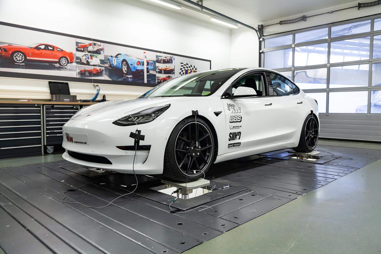 KW V3 inox Gewindefahrwerk Tesla Model 3 KW V3 inox Gewindefahrwerk Tesla Model 3