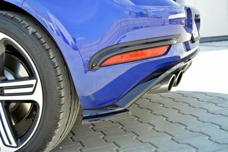 Maxton Design Hintere Rahmen Für Leuchten VW Golf 7 R / R-Line Facelift schwarz Hochglanz