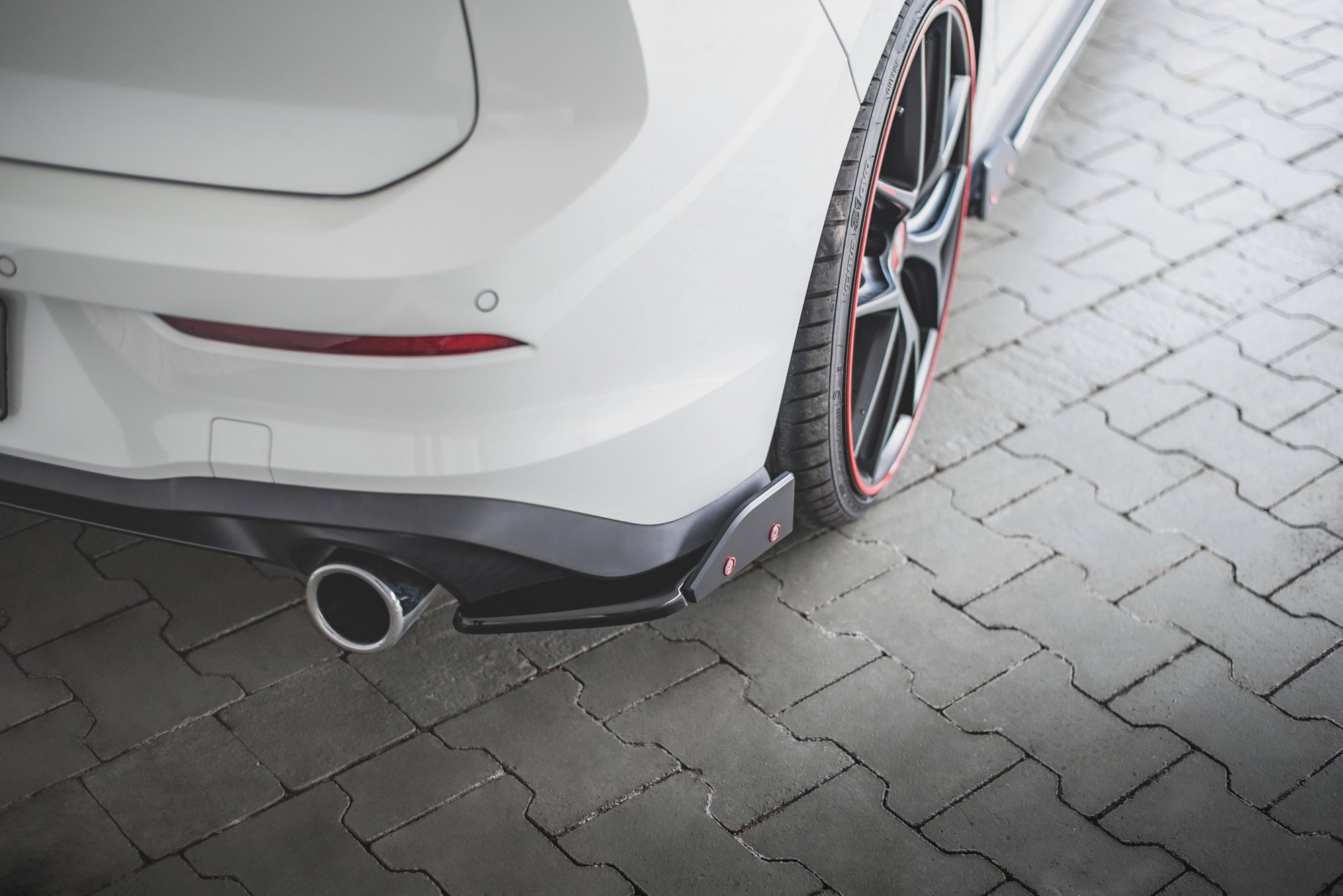 Maxton Design Heck Ansatz Flaps Diffusor V.2 +Flaps für Volkswagen Golf 8 GTI