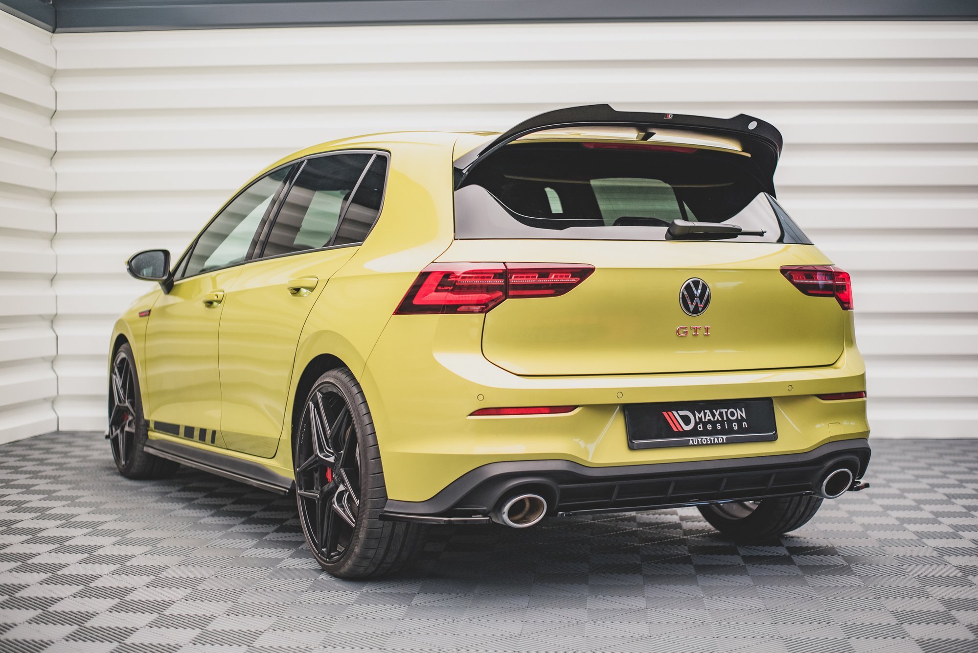 Maxton Design Heck Ansatz Flaps Diffusor V.2 für Volkswagen Golf 8 GTI Clubsport schwarz Hochglanz