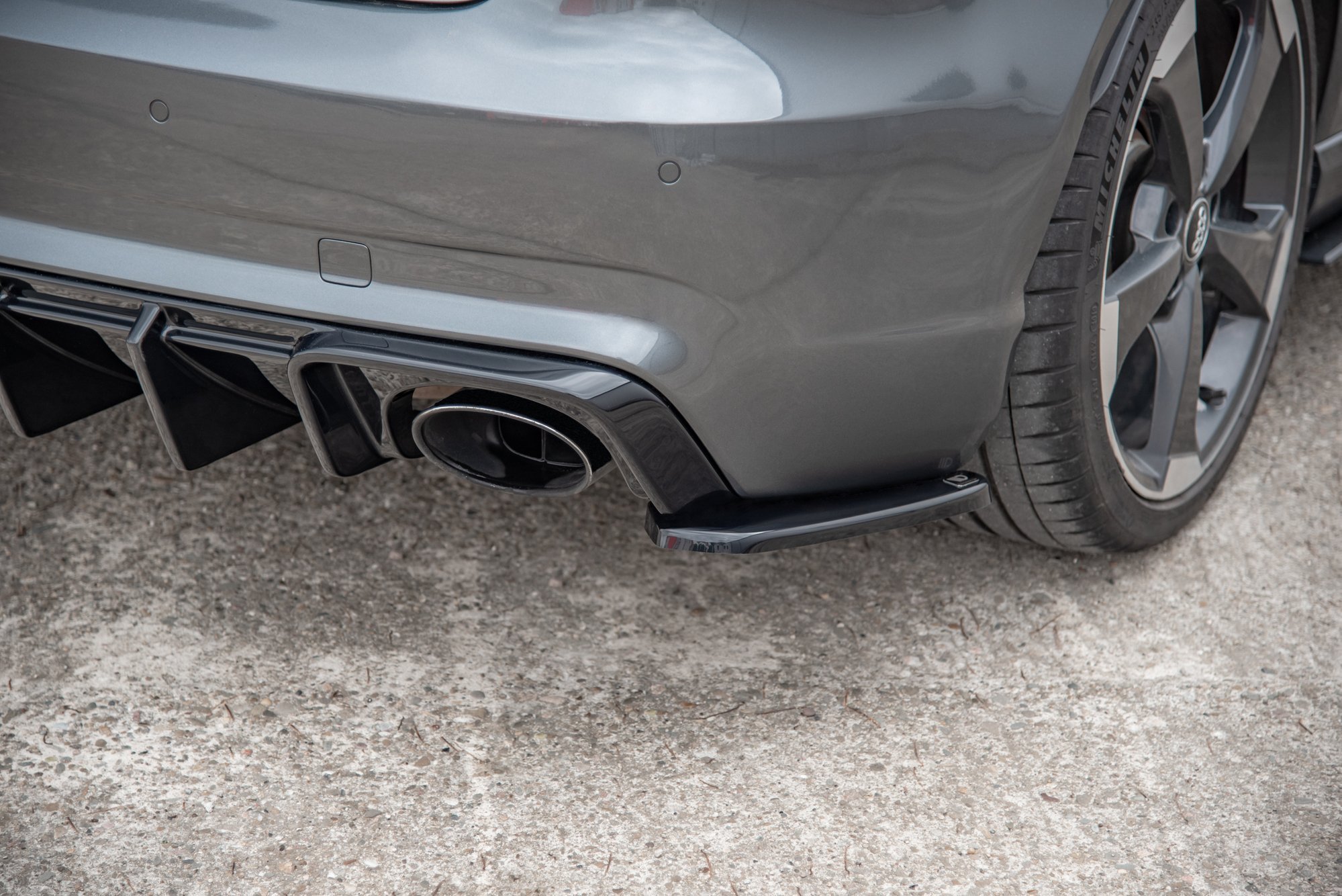 Maxton Design Heck Ansatz Flaps Diffusor V.2 für Audi RS3 8V Sportback schwarz Hochglanz